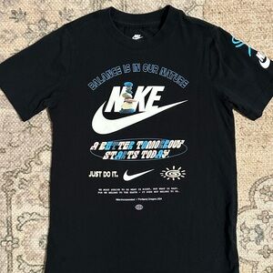 Nike YOUTH Black Graphic T-Shirt